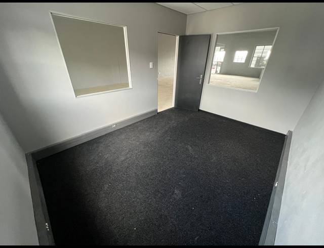 120M² WAREHOUSE TO LET IN FERNDALE